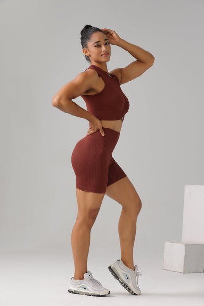 Comfort meets style with these dynamic fitness shorts - ascendiastore