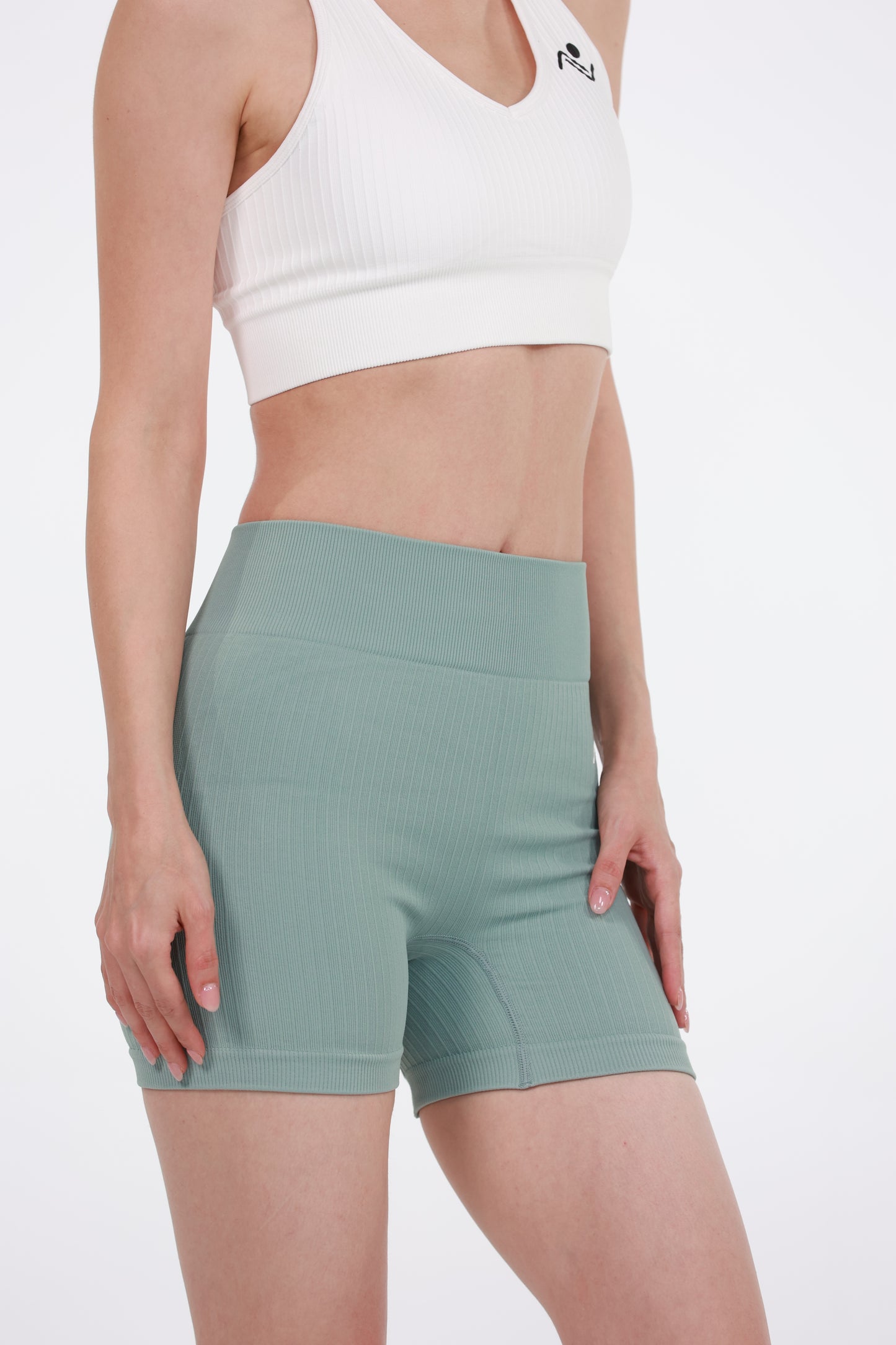 Women sports short - green, front